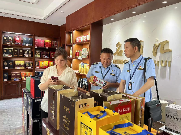 黃石市市場(chǎng)監(jiān)督管理局 規(guī)范煙草制品零售市場(chǎng)，守護(hù)市民健康與權(quán)益