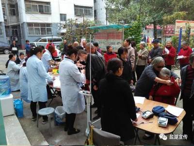 解放路社區聯合中城社區衛生服務站開展“世界骨質疏松日”義診宣傳活動，助力居民健康生活