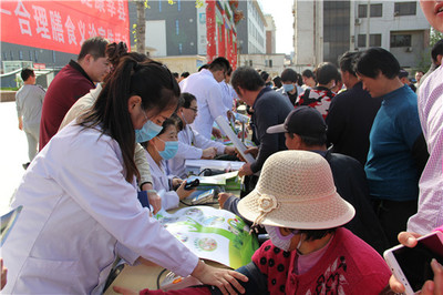 莘縣啟動2017年健康中國行合理膳食義診宣傳活動，提供免費營養健康咨詢服務